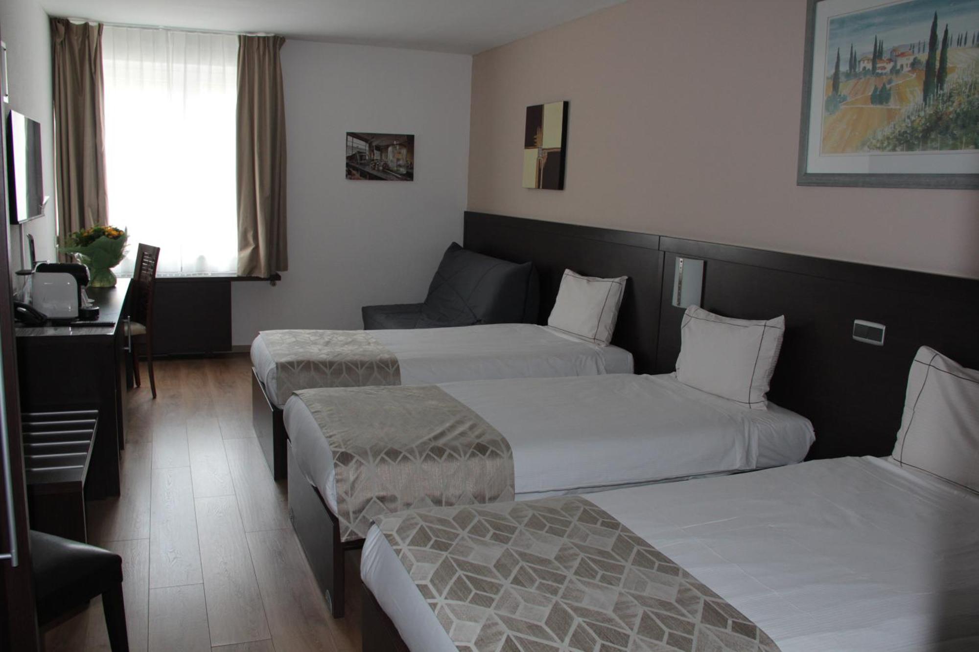 Threeland Hotel Petange Bagian luar foto