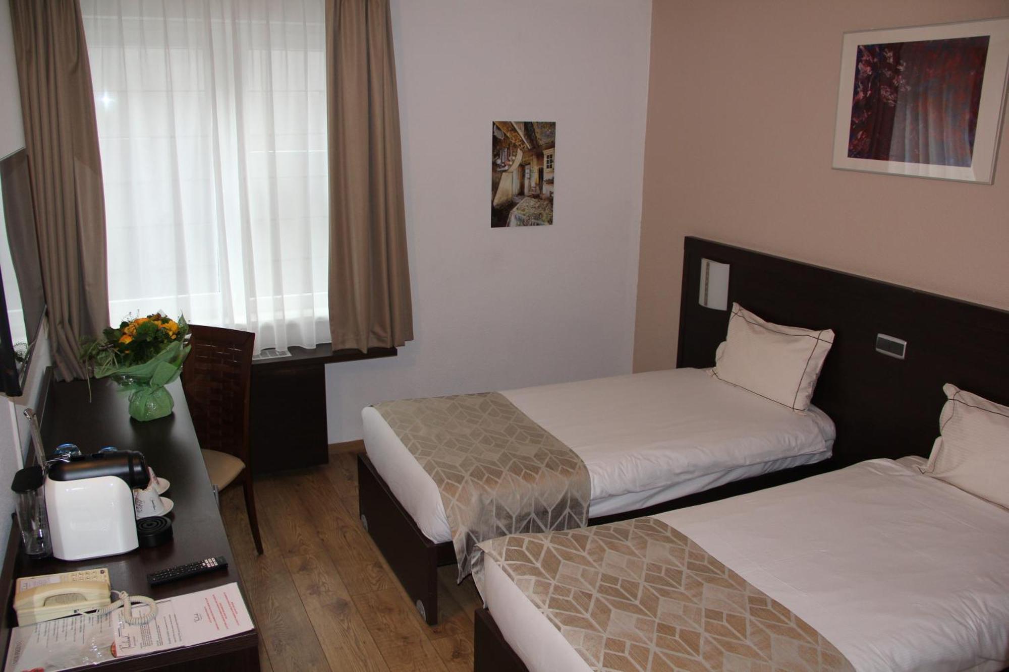 Threeland Hotel Petange Bagian luar foto
