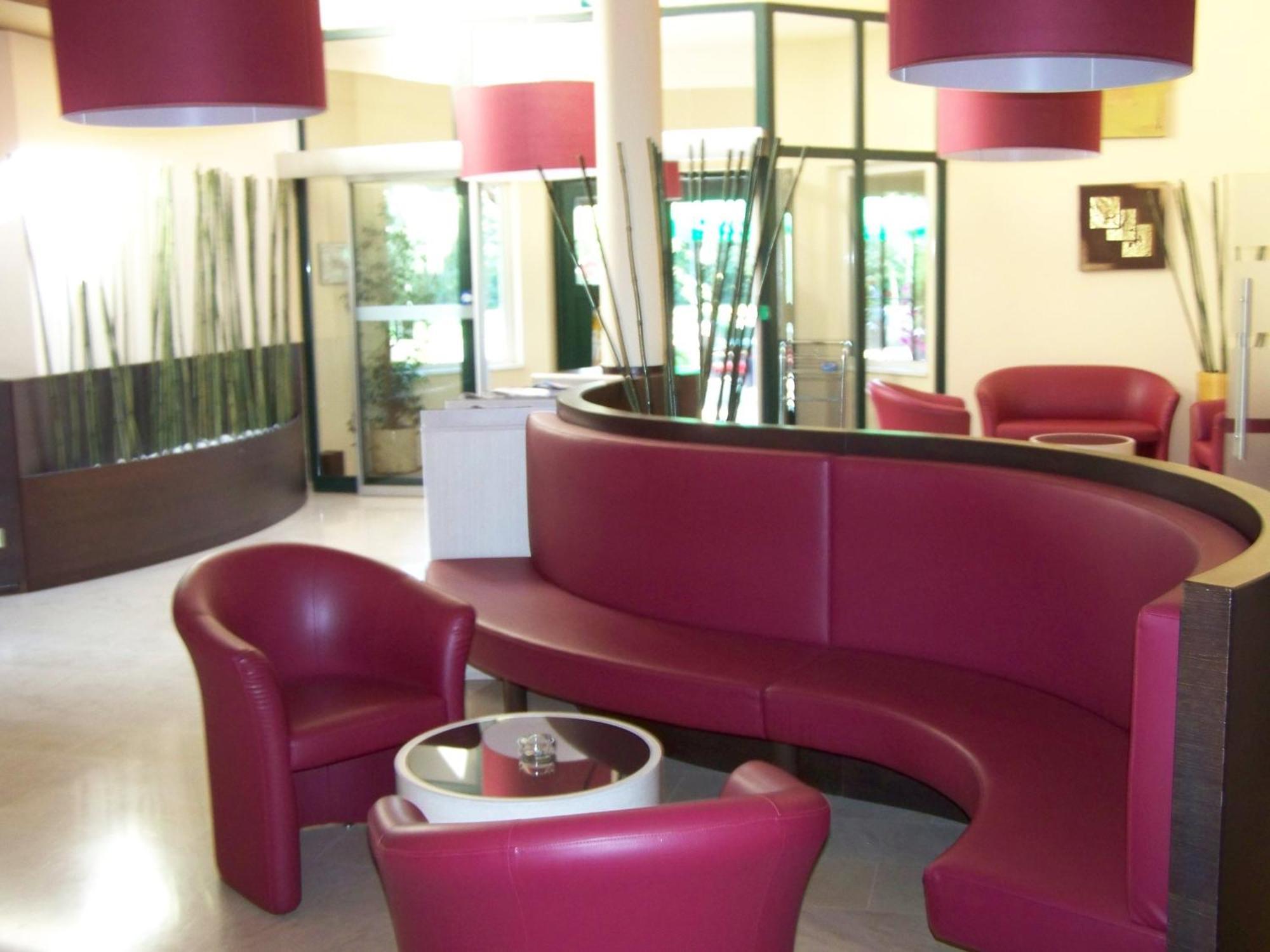 Threeland Hotel Petange Bagian luar foto