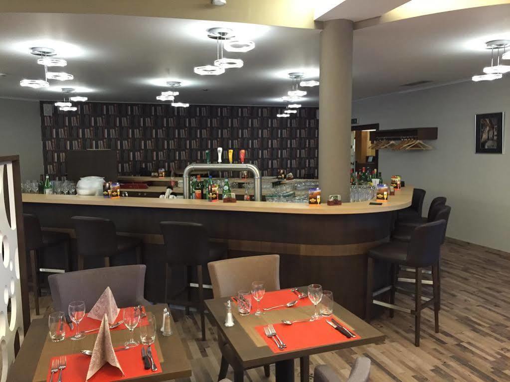 Threeland Hotel Petange Bagian luar foto