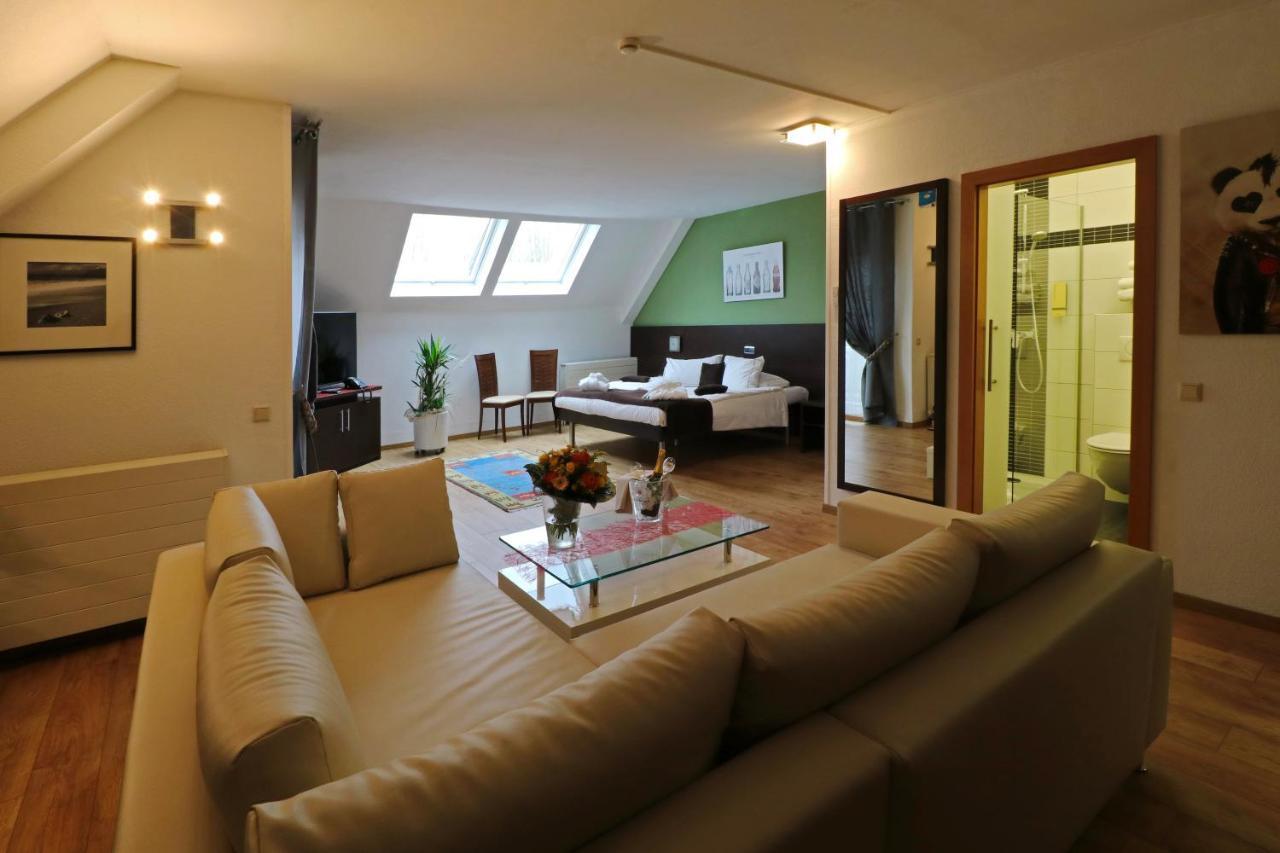 Threeland Hotel Petange Bagian luar foto