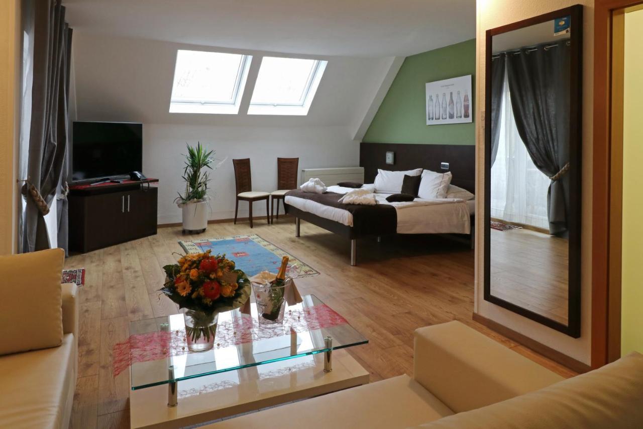 Threeland Hotel Petange Bagian luar foto