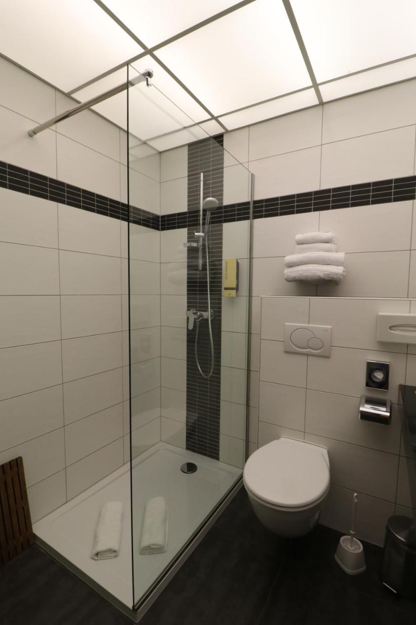 Threeland Hotel Petange Bagian luar foto